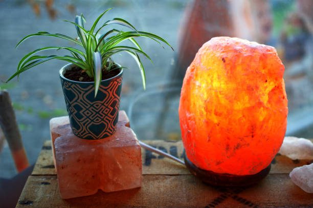 himalaya salt lamp close-up